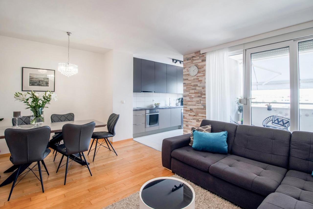 Apartment Montesa Zadar With Free Parking And Balcony Buitenkant foto