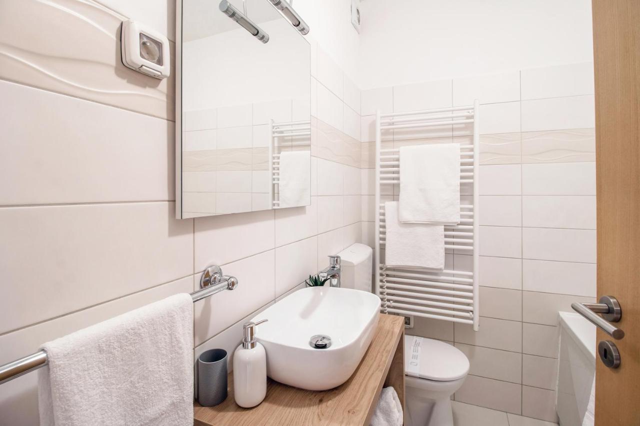 Apartment Montesa Zadar With Free Parking And Balcony Buitenkant foto