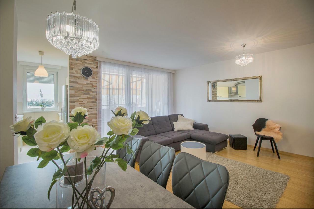 Apartment Montesa Zadar With Free Parking And Balcony Buitenkant foto